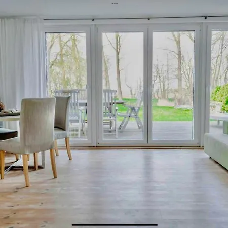 Haus Mit Wasserblick